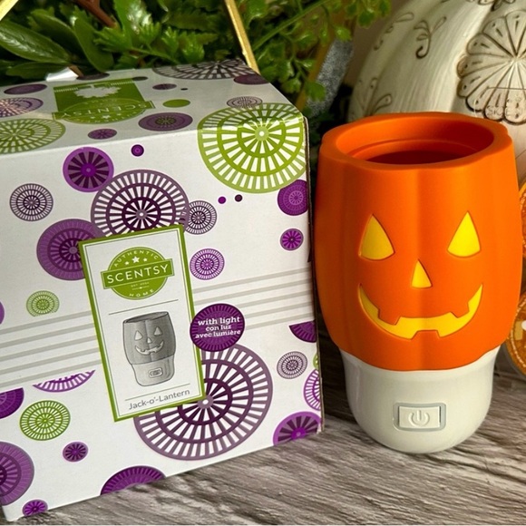 Scentsy Jack O Lantern Diffuser Plug In - Picture 2 of 2